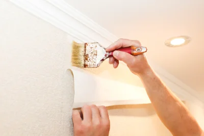 Pose de papier peint au Pizou — revêtements muraux et toiles de verre